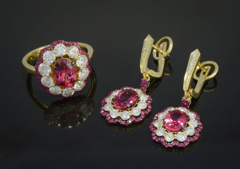 Фото Гарнитур со шпинелями и бриллиантами "Фанданго"