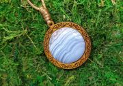 Кулон из дерева с голубым агатом «Blue Lace»