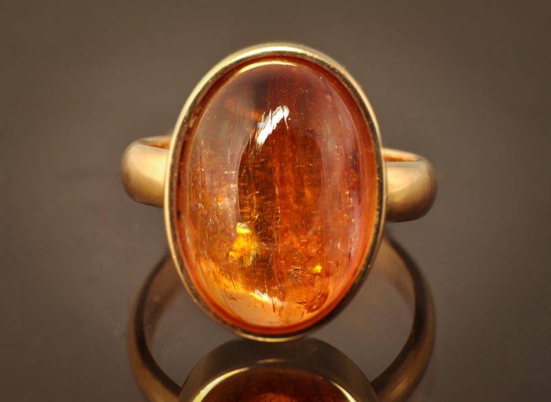Фото Женское кольцо с топазом-империалом "Оуро Прето"