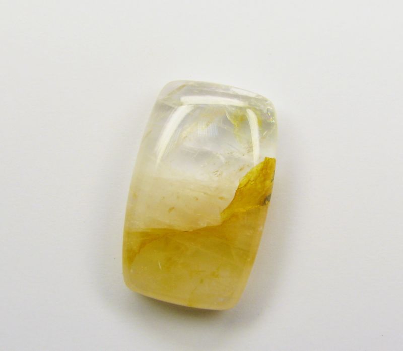 Фото Канареечный кварц (горный хрусталь) окрашен желтым лимонитом и коричневым гетитом 