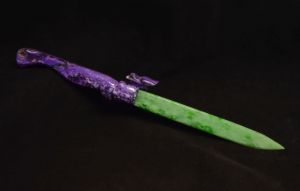 Церемониальный нож из  зеленого нефрита и чароита 