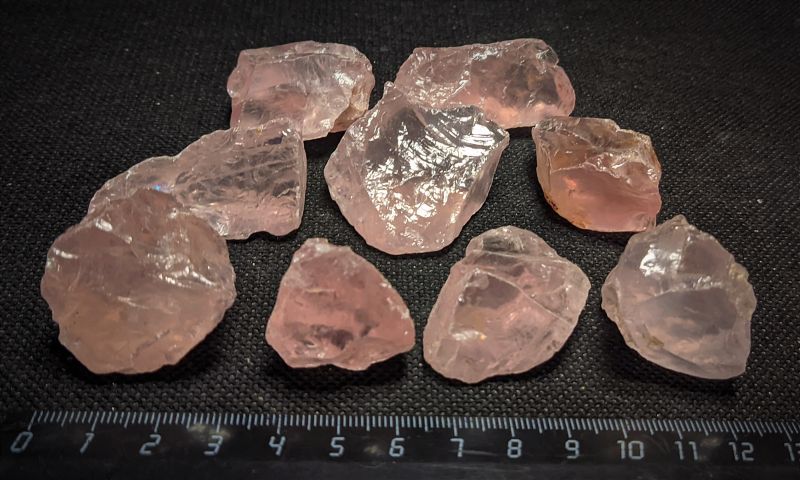 Фото Розовый кварц, монокристаллы (Мадагаскар) 