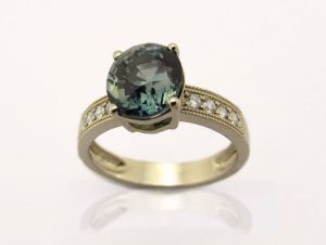 Женское кольцо "Подснежник" с зеленым сапфиром