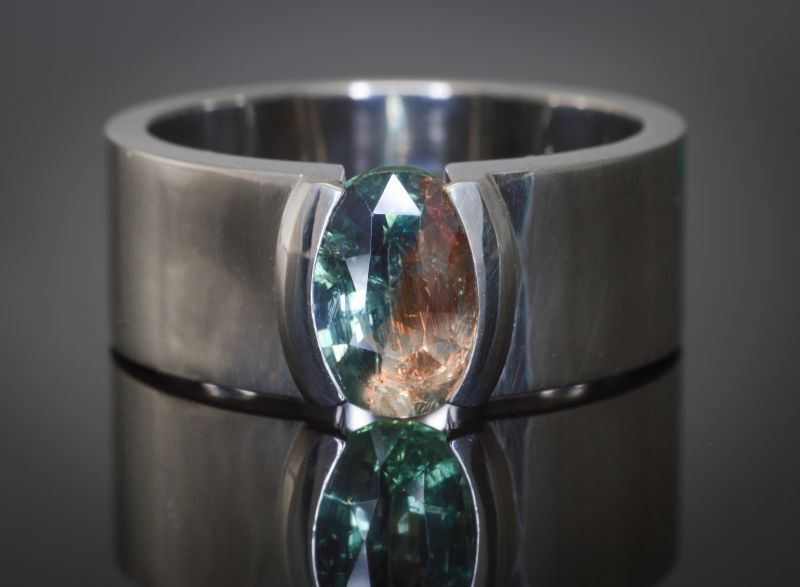 Фото Мужское кольцо с александритом "Эркюль"