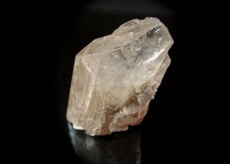 Фото Данбурит (кристалл с полным ростовым природным габитусом)  