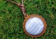 Кулон из дерева с голубым агатом «Blue Lace»