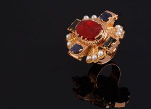 Перстень с кристаллом драгоценного родонита "Ганс Гольбейн"